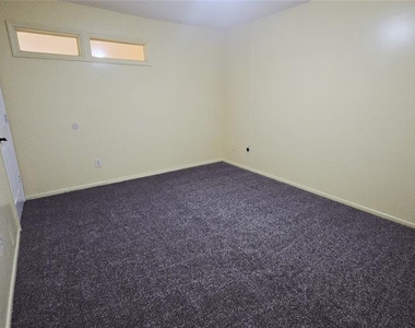 1715 Bentley Boulevard - Photo Thumbnail 14