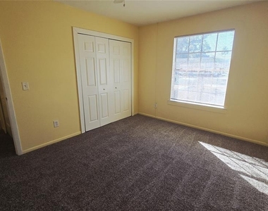 1715 Bentley Boulevard - Photo Thumbnail 11