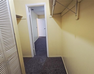 1715 Bentley Boulevard - Photo Thumbnail 21