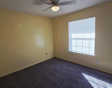 1715 Bentley Boulevard - Photo Thumbnail 8