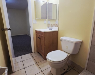 1715 Bentley Boulevard - Photo Thumbnail 18
