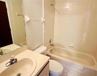 2531 King Oak Circle - Photo Thumbnail 11