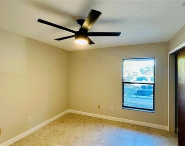 2531 King Oak Circle - Photo Thumbnail 3