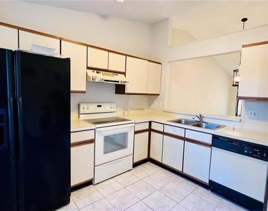 2531 King Oak Circle - Photo Thumbnail 2