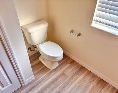 3007 Ne 24th Place - Photo Thumbnail 17