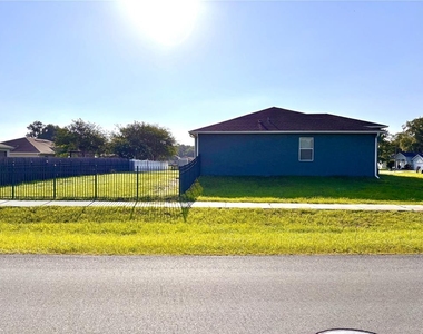 3007 Ne 24th Place - Photo Thumbnail 2