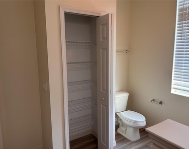 3007 Ne 24th Place - Photo Thumbnail 18