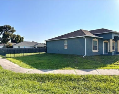 3007 Ne 24th Place - Photo Thumbnail 1
