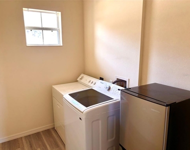 3007 Ne 24th Place - Photo Thumbnail 11