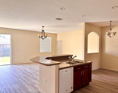 3007 Ne 24th Place - Photo Thumbnail 8