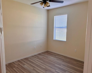 3007 Ne 24th Place - Photo Thumbnail 21