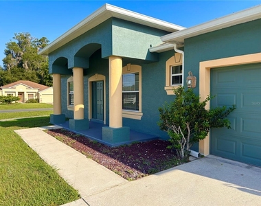 3007 Ne 24th Place - Photo Thumbnail 4