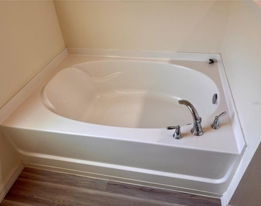 3007 Ne 24th Place - Photo Thumbnail 19