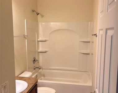 3007 Ne 24th Place - Photo Thumbnail 23