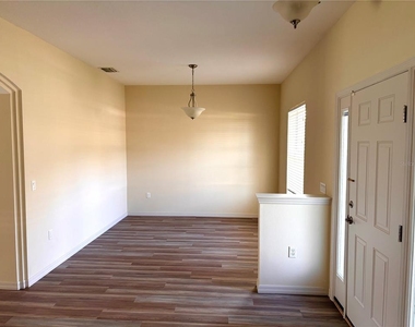 3007 Ne 24th Place - Photo Thumbnail 6