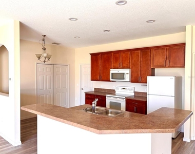 3007 Ne 24th Place - Photo Thumbnail 10