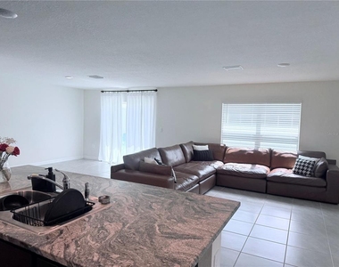 8594 Sw 46th Avenue - Photo Thumbnail 3