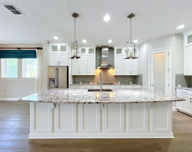 9646 Reymont Street - Photo Thumbnail 13