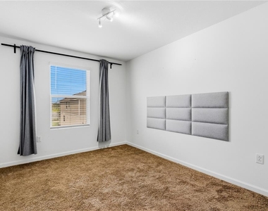 9844 Walkway Drive - Photo Thumbnail 19