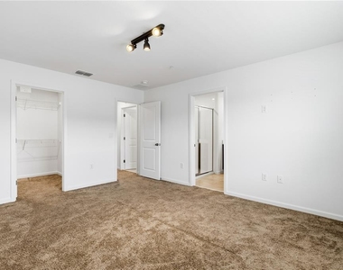 9844 Walkway Drive - Photo Thumbnail 11