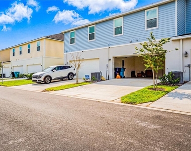 9844 Walkway Drive - Photo Thumbnail 6