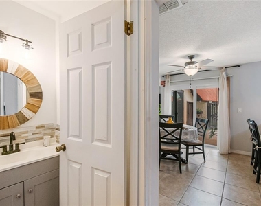 447 Hunter Circle - Photo Thumbnail 18