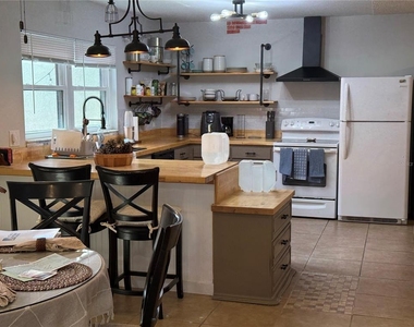447 Hunter Circle - Photo Thumbnail 11