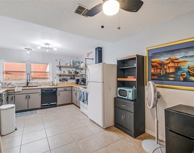 447 Hunter Circle - Photo Thumbnail 14