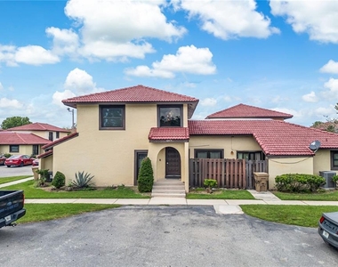447 Hunter Circle - Photo Thumbnail 2