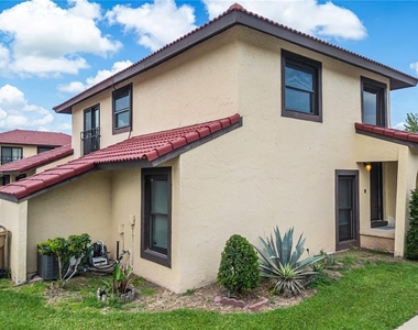 447 Hunter Circle - Photo Thumbnail 1
