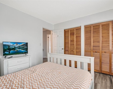 447 Hunter Circle - Photo Thumbnail 34