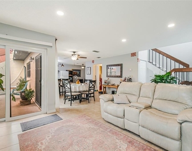 447 Hunter Circle - Photo Thumbnail 7