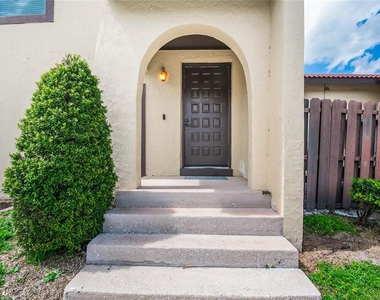 447 Hunter Circle - Photo Thumbnail 3