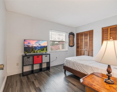 447 Hunter Circle - Photo Thumbnail 30