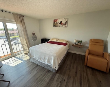 447 Hunter Circle - Photo Thumbnail 40