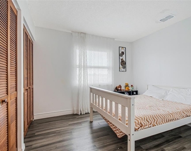 447 Hunter Circle - Photo Thumbnail 33