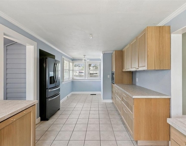 2400 S Park Avenue - Photo Thumbnail 12