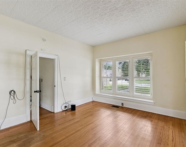2400 S Park Avenue - Photo Thumbnail 18