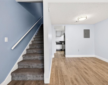 4223 S. Semoran Blvd - Photo Thumbnail 2