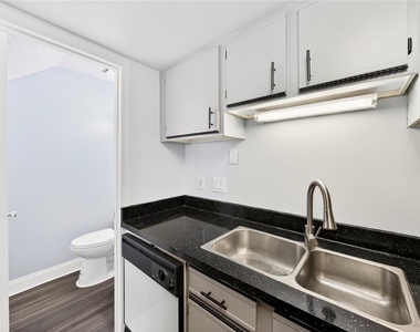 4223 S. Semoran Blvd - Photo Thumbnail 9