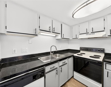 4223 S. Semoran Blvd - Photo Thumbnail 6