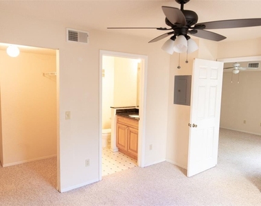 822 Camargo Way - Photo Thumbnail 12