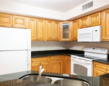 822 Camargo Way - Photo Thumbnail 3