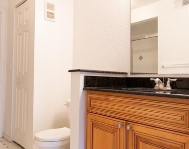822 Camargo Way - Photo Thumbnail 14