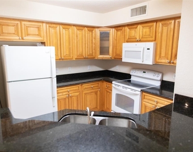 822 Camargo Way - Photo Thumbnail 5