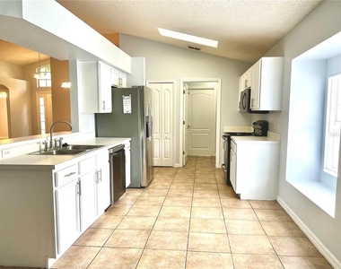 80 Pine Forest Place - Photo Thumbnail 9