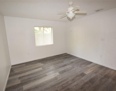 906 Sumter Street - Photo Thumbnail 13