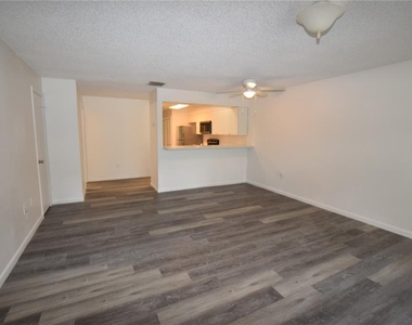 906 Sumter Street - Photo Thumbnail 3