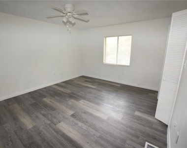 906 Sumter Street - Photo Thumbnail 22