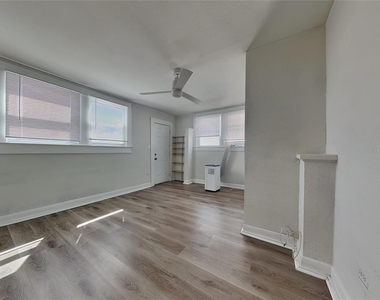 2904 W Chestnut Street - Photo Thumbnail 5